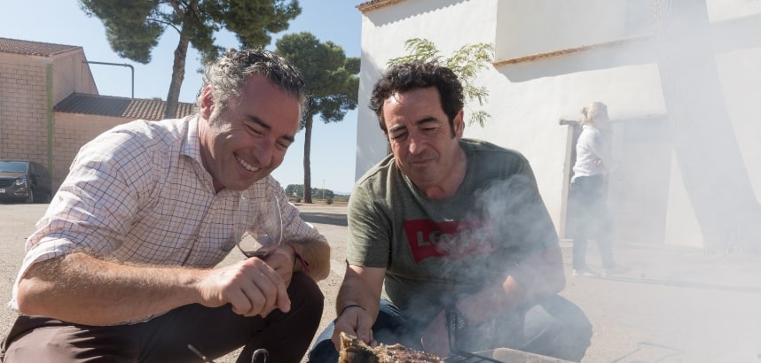 Julio und pepe mendoza lieben es zusammen zu grillen